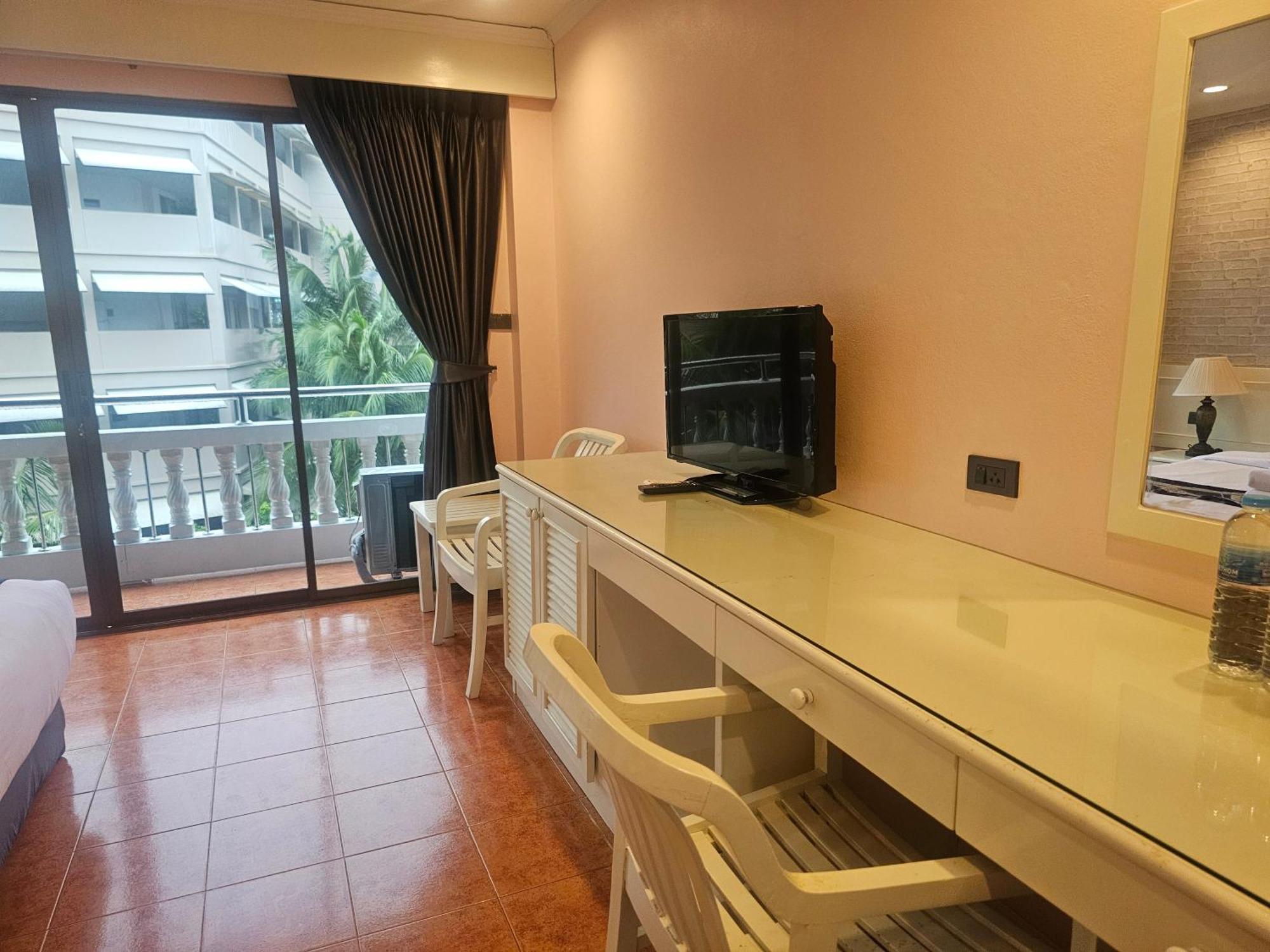 Patong Central Residence And Apartment Exterior foto
