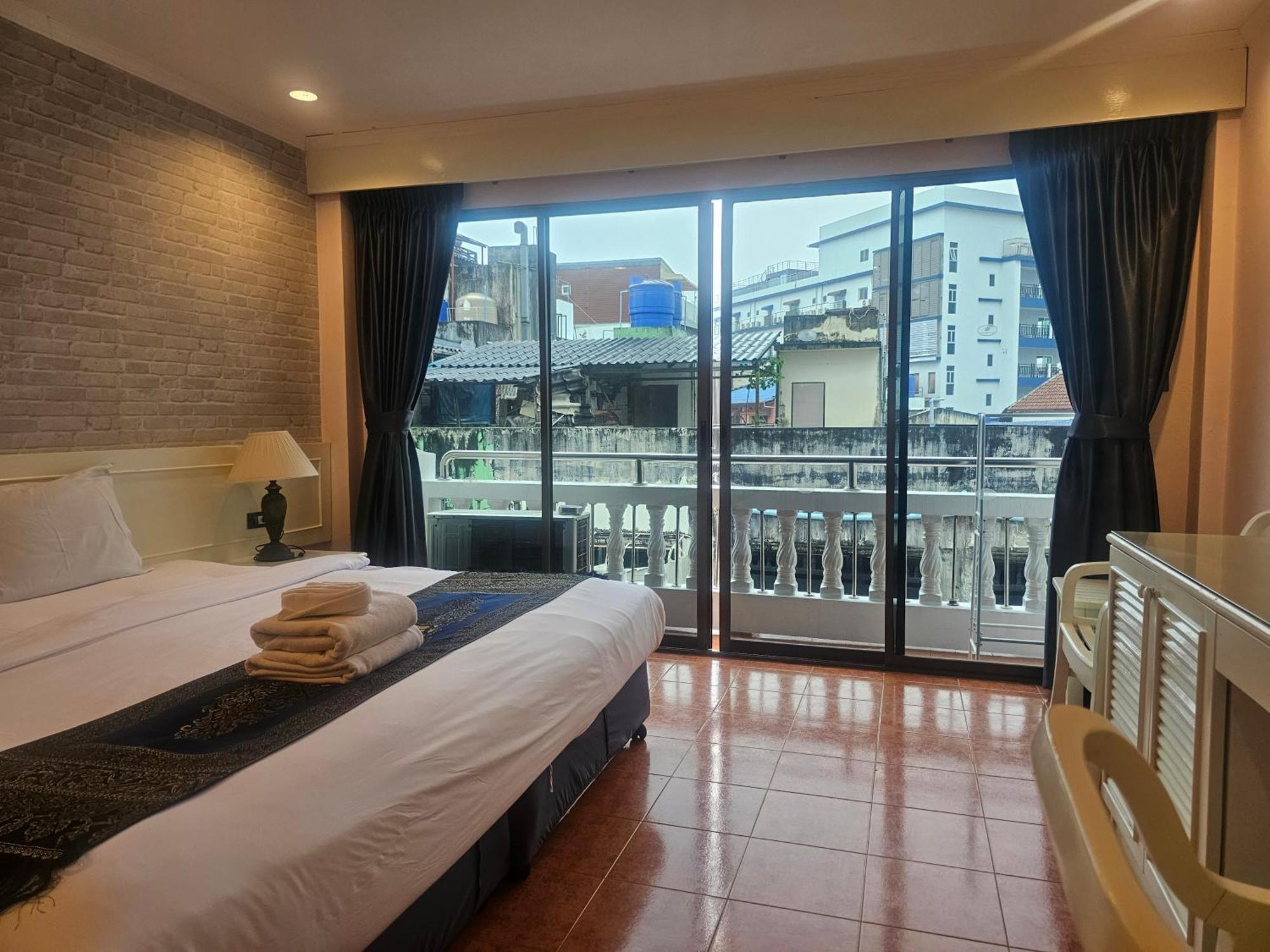 Patong Central Residence And Apartment Exterior foto