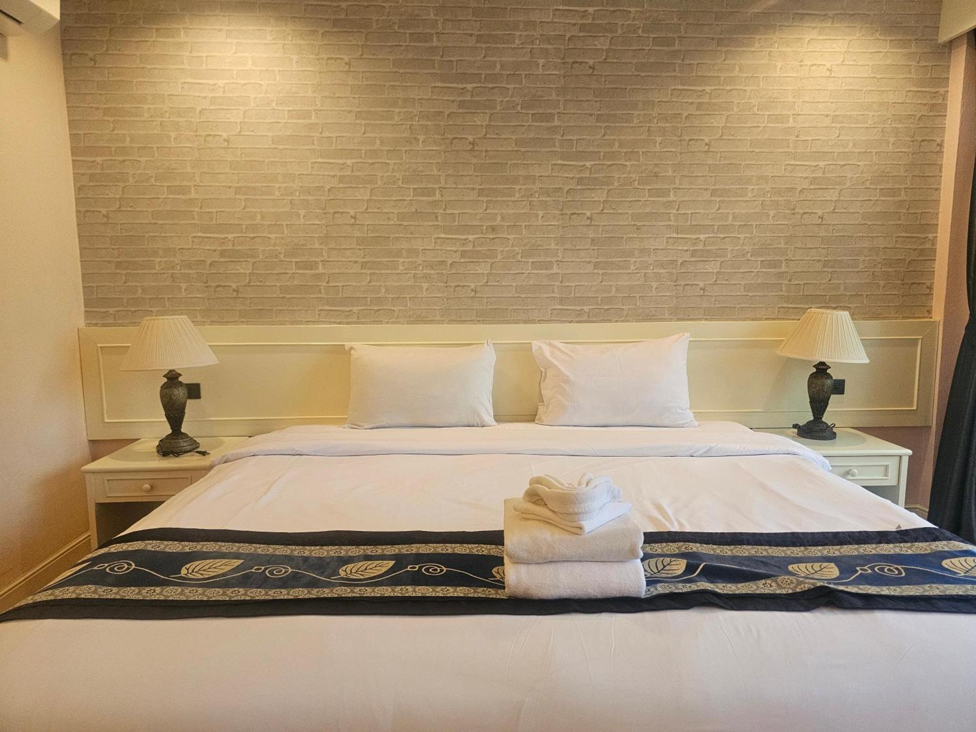 Patong Central Residence And Apartment Exterior foto